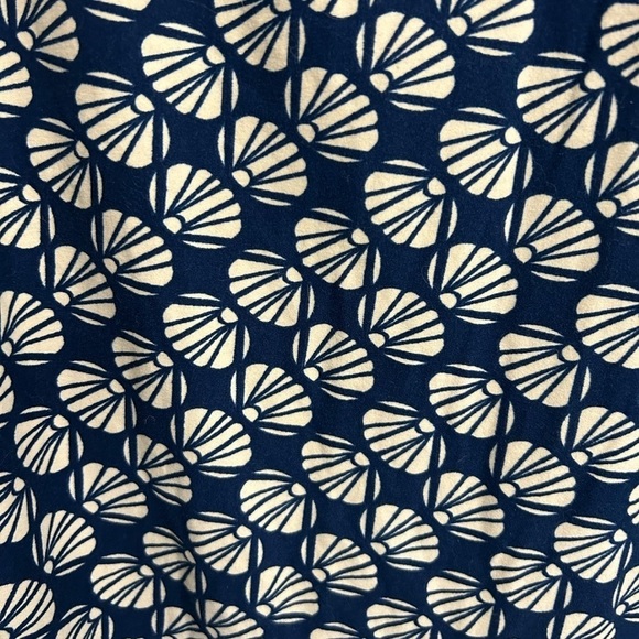 Lularoe Classic T Shirt Large Clam Shells Soft Navy Blue Legging Material Sz 3XL - Picture 2 of 6